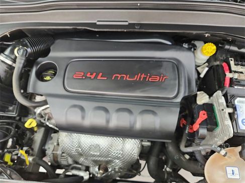 Used 2016 Jeep Renegade Latitude image 25