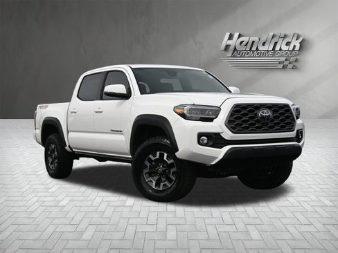 Used 2023 Toyota Tacoma TRD Off-Road w/ TRD Premium Off Road Package AWD/4WD image 2