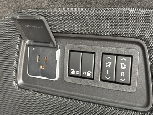 New 2026 Cadillac Escalade Luxury AWD/4WD image 10