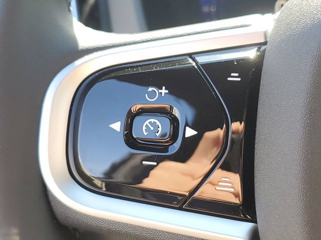New 2026 Volvo XC60 B5 Plus w/ Protection Package Premier AWD/4WD image 12