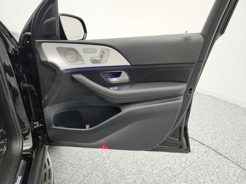 Used 2025 Mercedes-Benz GLS 450 4MATIC image 21