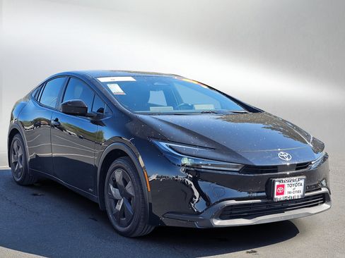 Used 2024 Toyota Prius LE image 7