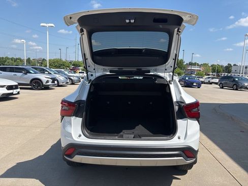 Used 2024 Chevrolet Trax LT FWD image 35