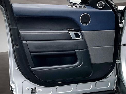 Used 2020 Land Rover Range Rover Sport HST image 23