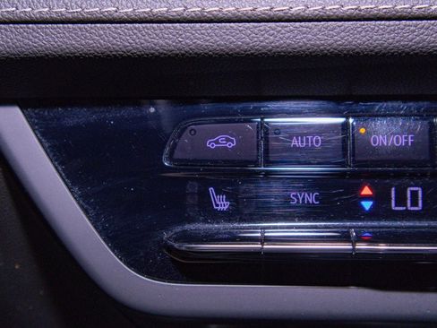 Certified 2022 Buick Envision Essence w/ Technology Package I image 21