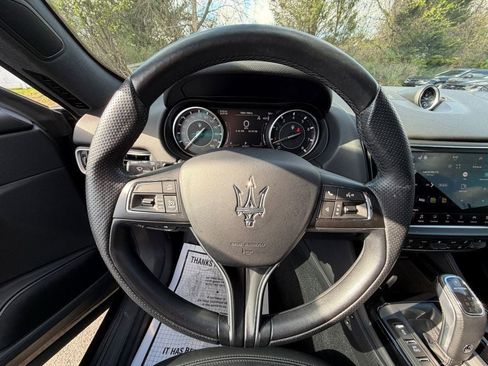 Used 2022 Maserati Levante Modena image 12