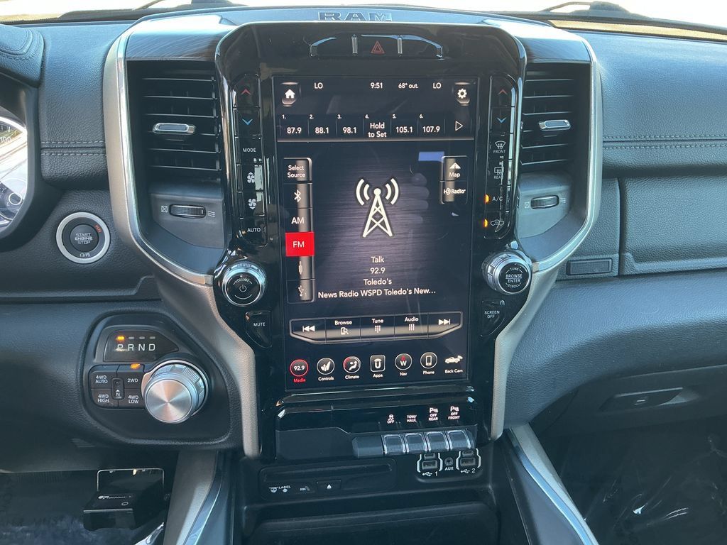 Used 2019 RAM 1500 Laramie AWD/4WD image 17