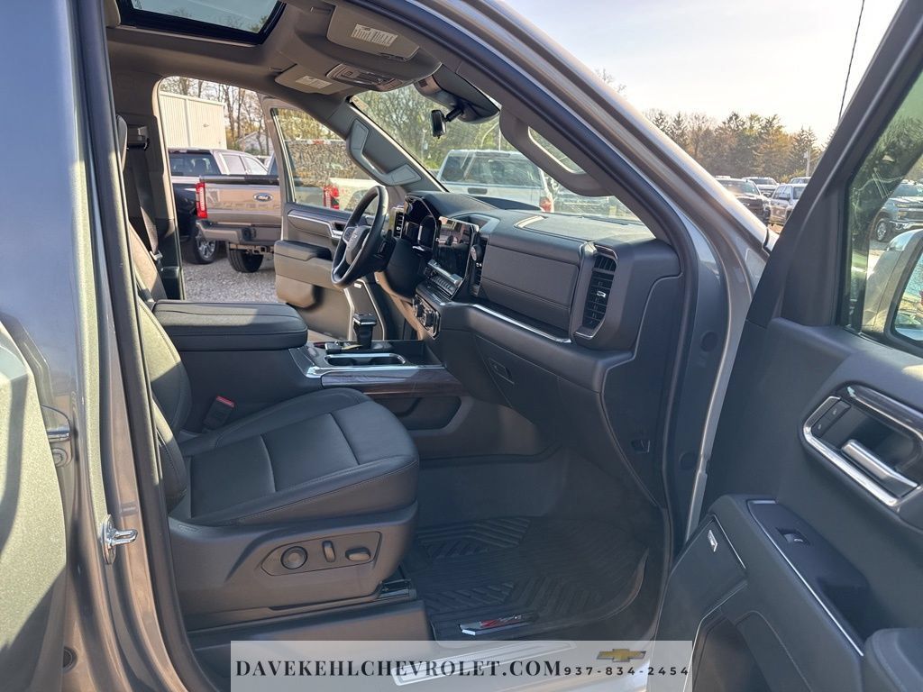 Certified 2025 Chevrolet Silverado 1500 LTZ AWD/4WD image 26