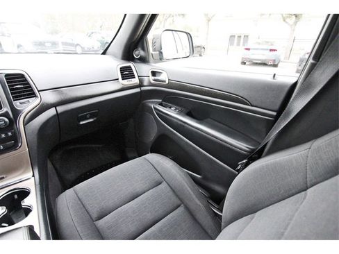 Used 2017 Jeep Grand Cherokee Laredo w/ Quick Order Package 2BE image 9