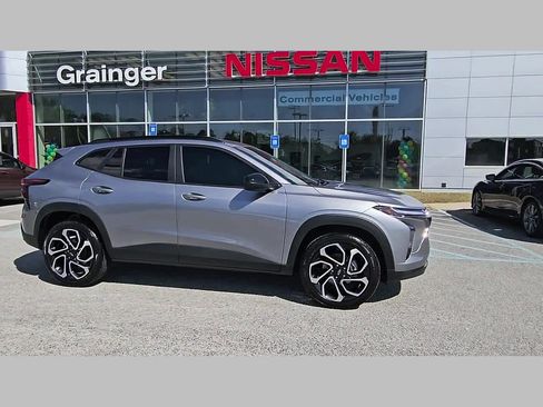 Used 2025 Chevrolet Trax RS w/ Driver Confidence Package image 35