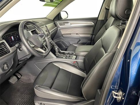 Used 2022 Volkswagen Atlas SE image 2