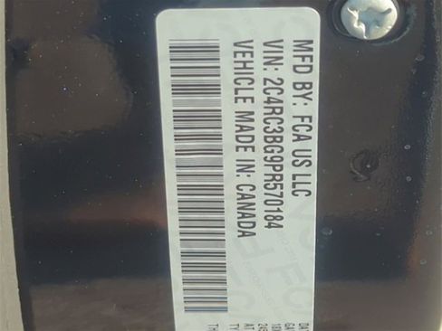 Used 2023 Chrysler Pacifica Touring-L image 28