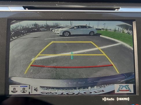 Used 2020 Toyota Camry XLE FWD image 25