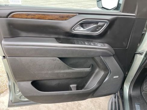 Used 2023 Chevrolet Suburban Premier image 14