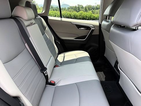 Certified 2021 Toyota RAV4 XLE Premium AWD/4WD image 20