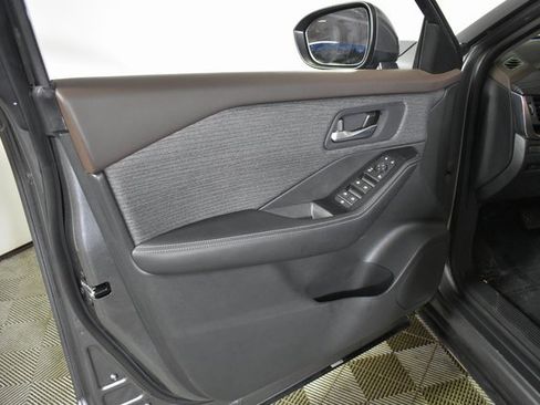 Certified 2023 Nissan Rogue SV image 7