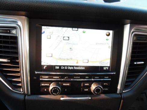 Used 2015 Porsche Macan S w/ Premium Package Plus image 16