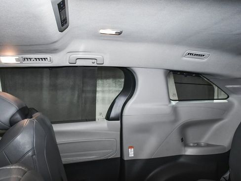 Used 2023 Toyota Sienna Limited image 52