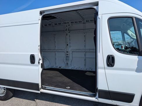 Used 2025 RAM ProMaster 2500 w/ Convenience Group FWD image 12