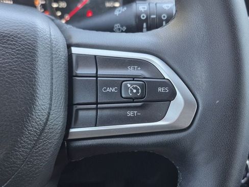 Used 2025 Jeep Compass Latitude AWD/4WD image 13