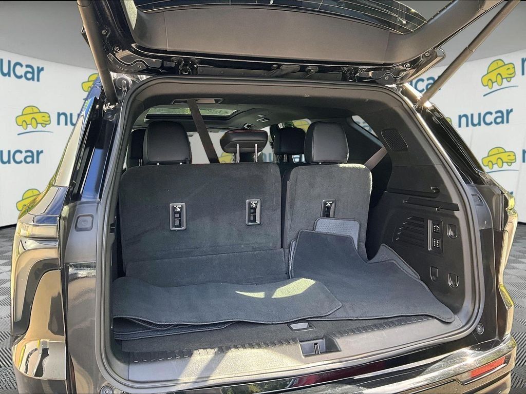 Used 2024 Chevrolet Traverse RS w/ LPO, Floor Liner Package AWD/4WD image 24