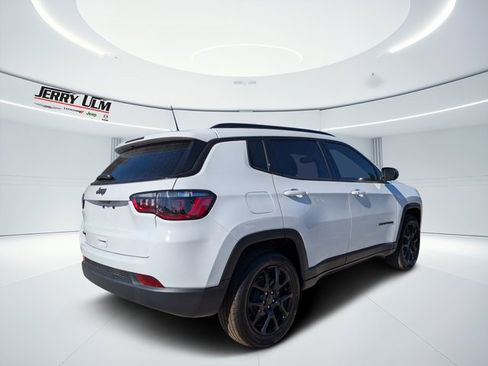 New 2026 Jeep Compass Latitude image 3