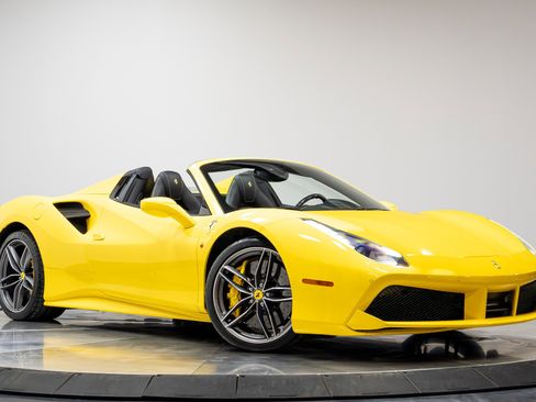 Used 2017 Ferrari 488 Spider image 47