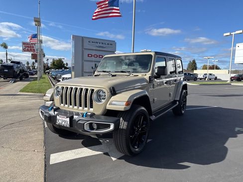 Used 2022 Jeep Wrangler Unlimited Sahara 4xe image 10