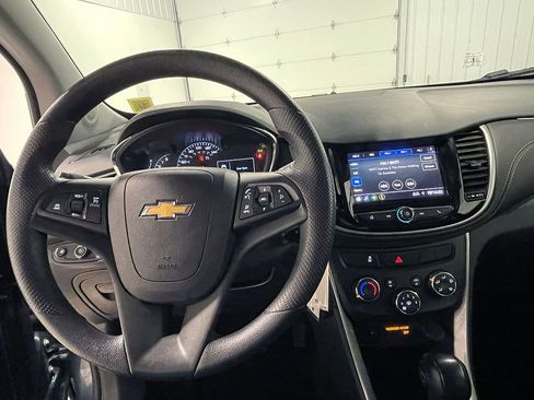 Used 2022 Chevrolet Trax LS w/ Tint and Cruise Package AWD/4WD image 34