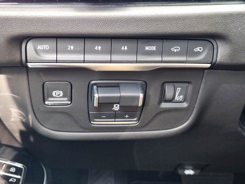 Certified 2025 Cadillac Escalade Premium Luxury w/ Touring Package AWD/4WD image 21
