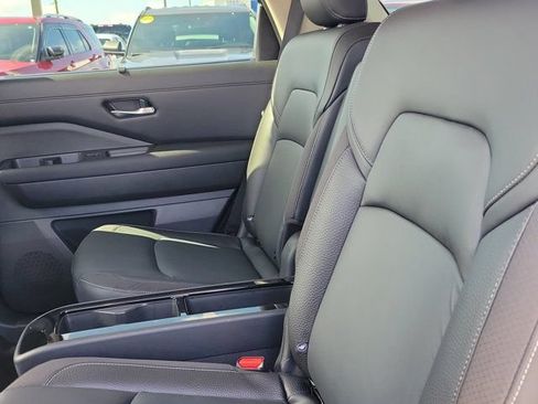 Used 2022 Nissan Pathfinder SL w/ SL Premium Package FWD image 16