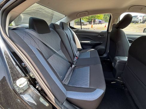 Used 2025 Nissan Versa SV FWD image 30