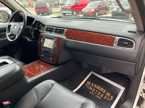 Used 2013 Chevrolet Avalanche LTZ image 44