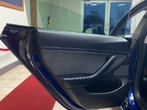 Used 2019 Tesla Model 3 Long Range RWD image 16