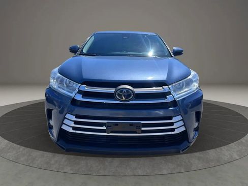 Used 2017 Toyota Highlander Plus w/ Carpet Mat Package image 7