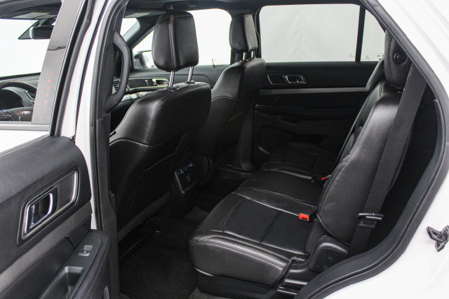 Certified 2018 Ford Explorer XLT w/ Equipment Group 202A FWD image 11
