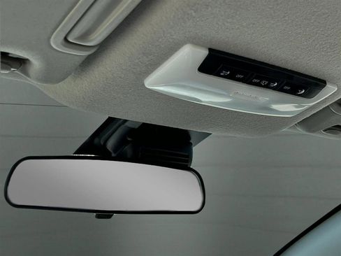 Used 2024 Nissan Versa SV image 27