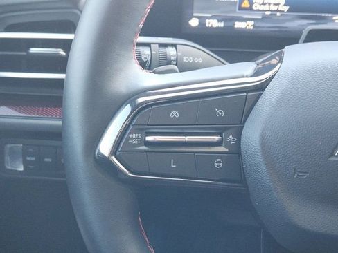 Used 2025 Chevrolet Traverse RS image 29