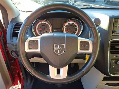 Used 2013 Dodge Grand Caravan SE image 19