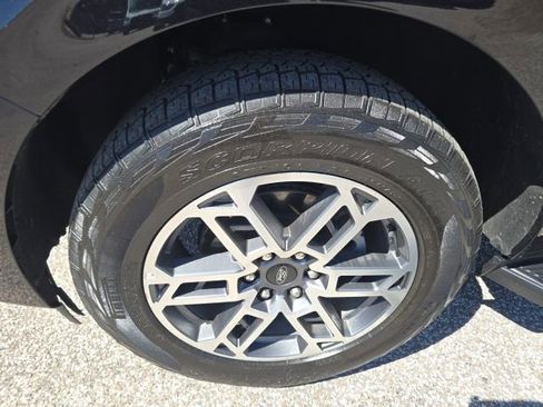 Used 2025 Ford Expedition Active image 7