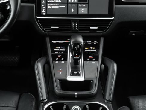 Used 2021 Porsche Cayenne Coupe AWD/4WD image 17