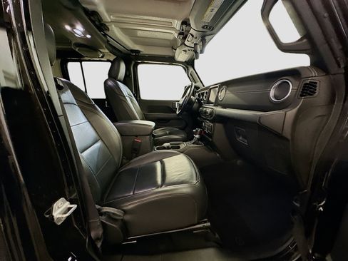 Used 2022 Jeep Wrangler Sahara w/ Cold Weather Group image 33