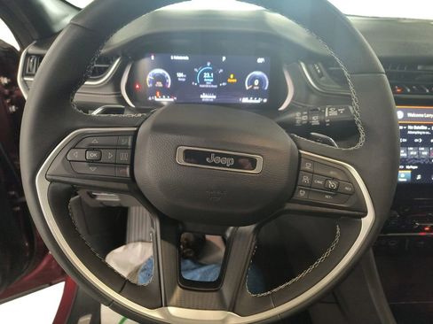 Used 2023 Jeep Grand Cherokee Altitude AWD/4WD image 13