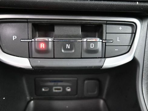 Used 2024 GMC Terrain SLT AWD/4WD image 15