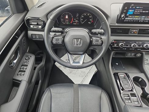 Used 2023 Honda Pilot Touring image 13