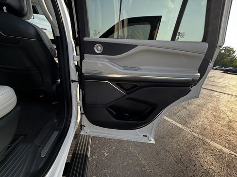 Used 2025 Lincoln Navigator Reserve AWD/4WD image 25