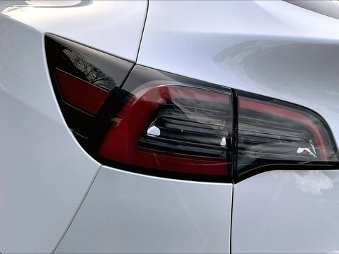 Used 2023 Tesla Model Y Long Range image 27