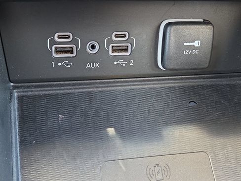 Used 2025 Jeep Grand Cherokee Altitude AWD/4WD image 28