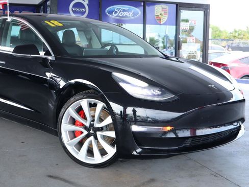 Used 2018 Tesla Model 3 AWD/4WD image 2
