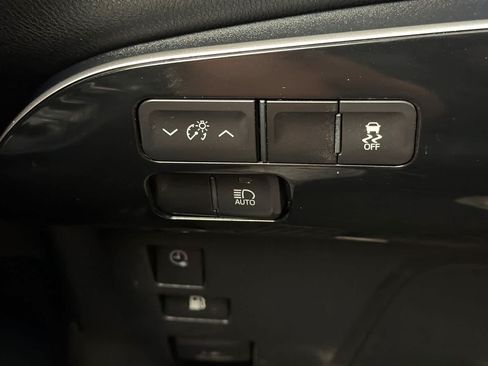 Used 2017 Toyota Prius Prime Plus FWD image 30